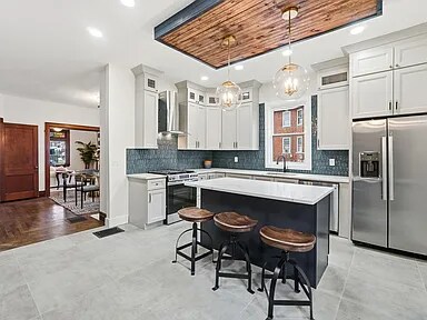 Building Photo - 402 E 18th St