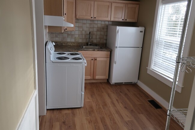 Building Photo - 5 Green St