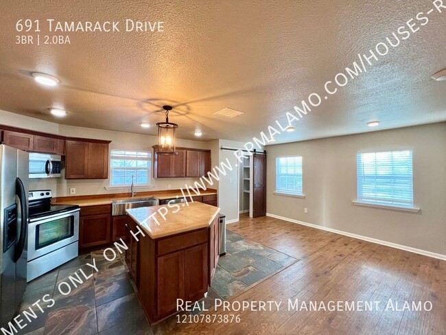 Building Photo - 691 Tamarack Dr