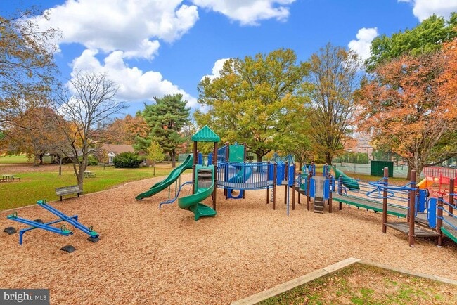 Building Photo - 6705 Hillandale Rd
