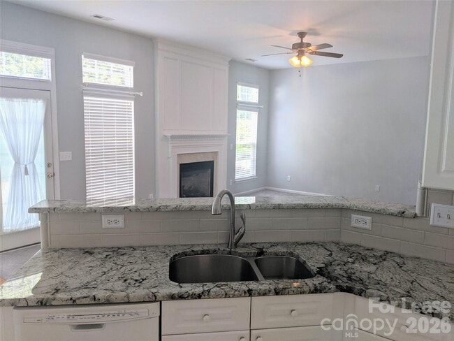 Building Photo - 125 Shephard Hill Dr