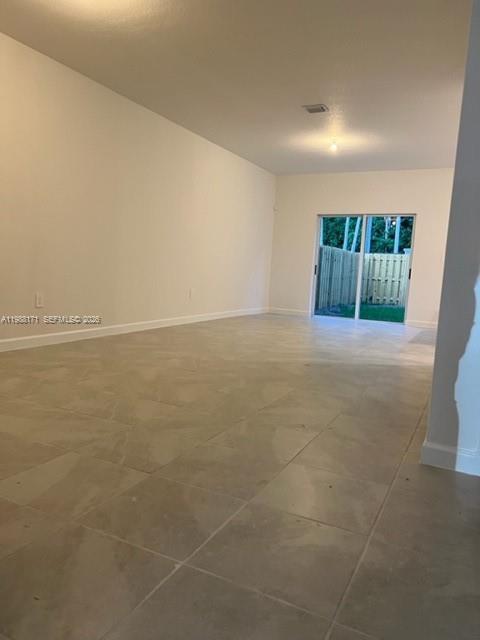 Building Photo - 1041 SE 27th Terrace