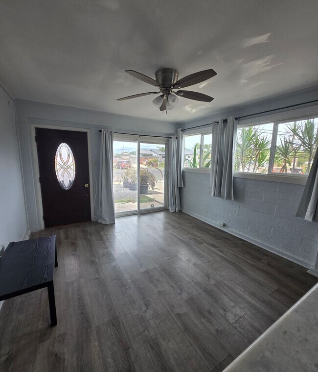 Building Photo - 360 Lono Ave