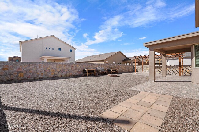 Building Photo - 585 Issa Circle