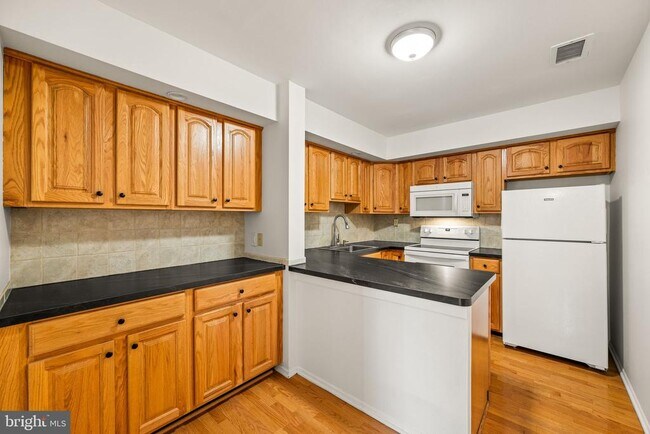 Building Photo - 404 Worthington Dr