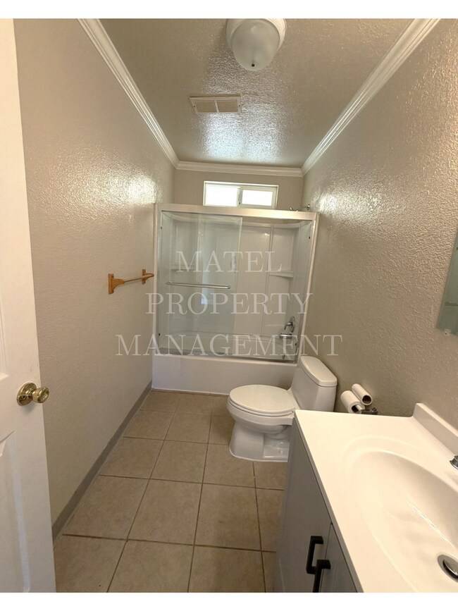 Building Photo - 227 Becky Way