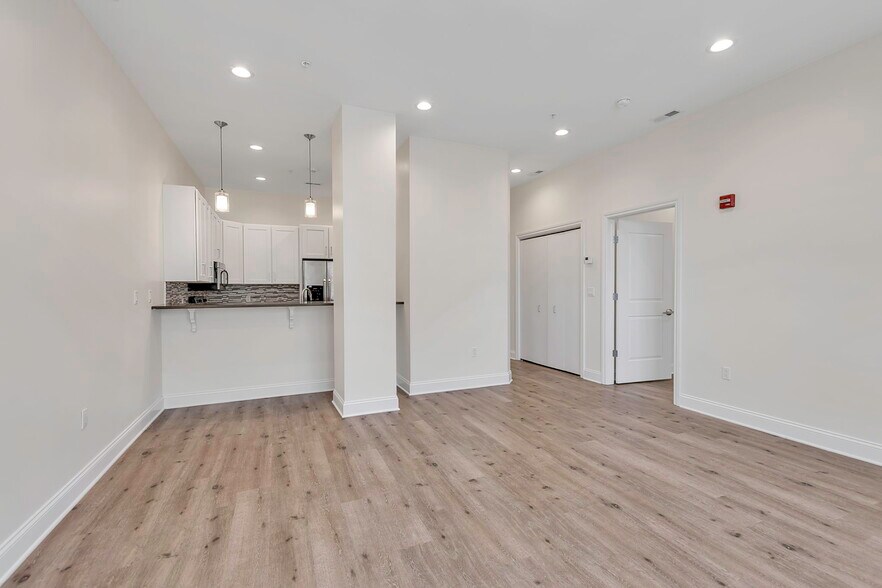 Building Photo - 251 Main St