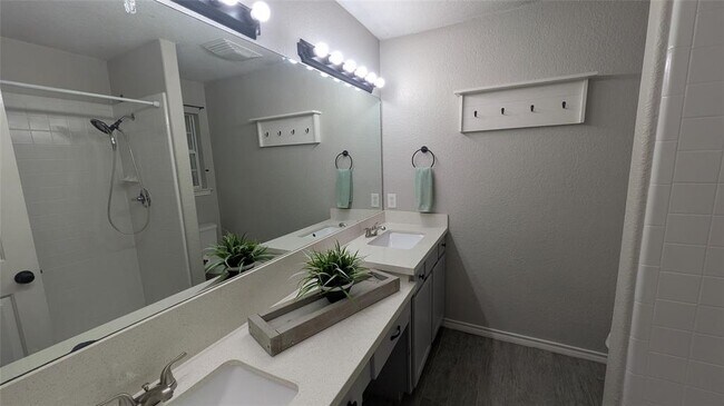 Building Photo - 1800 Pearce Ct