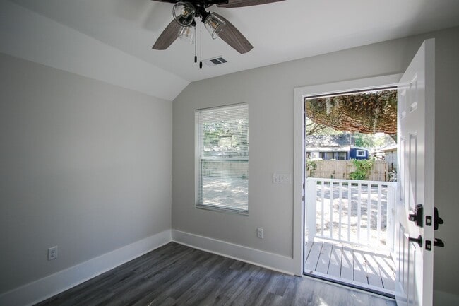 Building Photo - ?Move-In Special: $300 Off First Month if You Move by Feb 28, 2026!