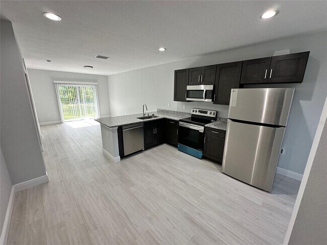 Building Photo - 2088 Fernwood St