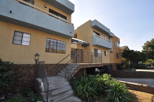 Primary Photo - 12142 Oxnard St