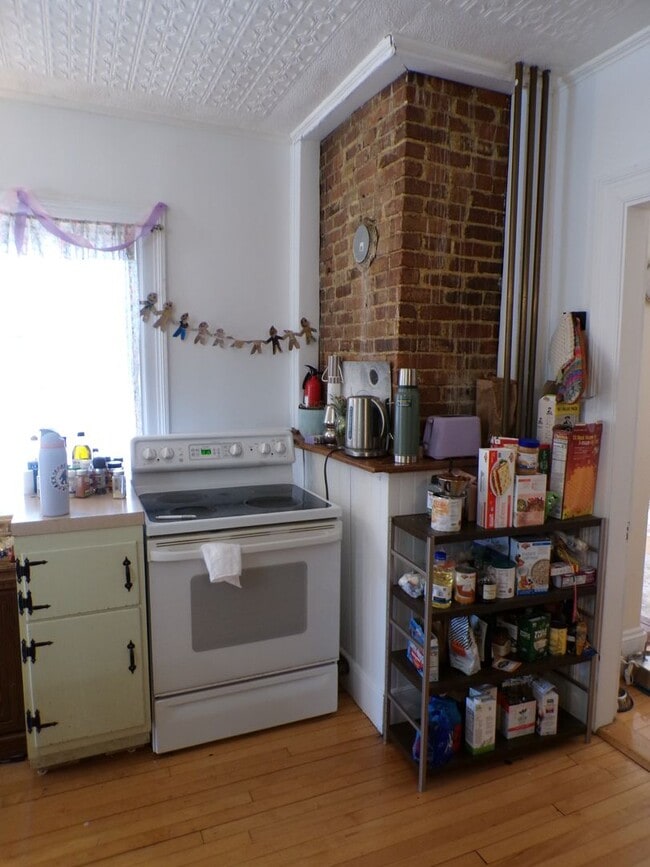 Building Photo - 66 Main St