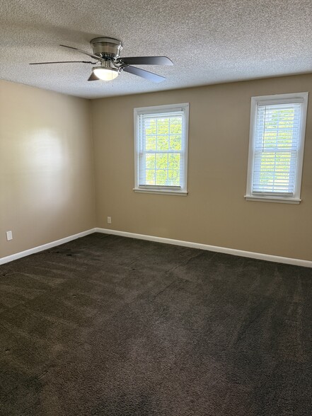 Building Photo - 323 Forest Park Rd