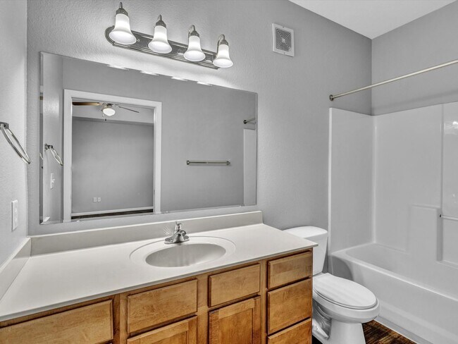 Building Photo - Walking Trails*******Castle School System********Large 3 Bedroom