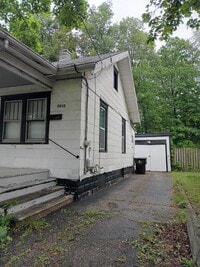 Building Photo - 2010 N Ellis St