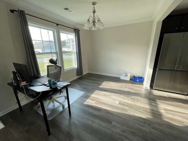 Building Photo - Lovely Three Bedroom Home in Camden and Minutes Away from I-20