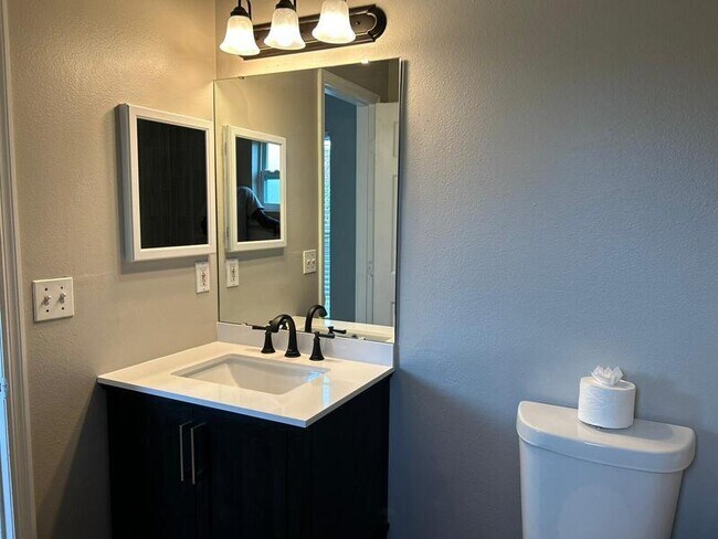 Building Photo - 912 Park Valley Cir