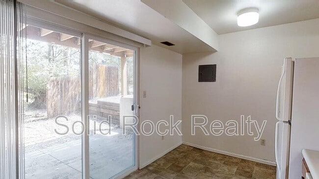 Building Photo - 445 Van Buren St