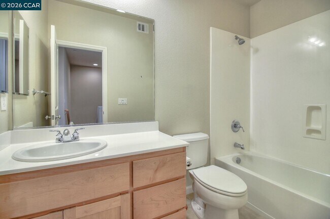 Building Photo - 2066 Mendocino Lane