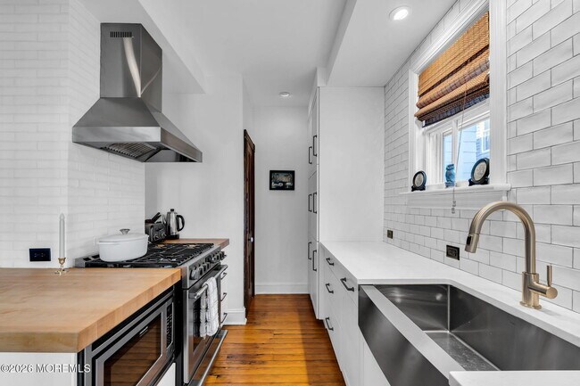 Building Photo - 62 Webb Ave