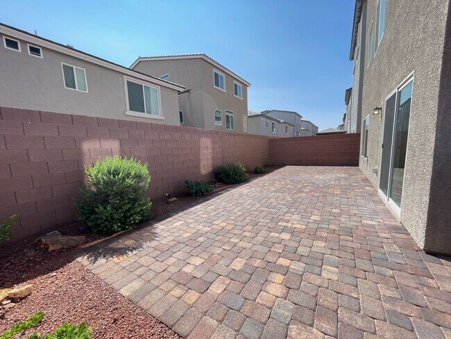 Building Photo - 3 Story house 4 bedroom / 3.5 bath, Southwest