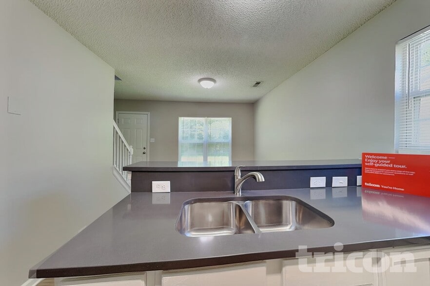 Building Photo - 4009 Far West Dr