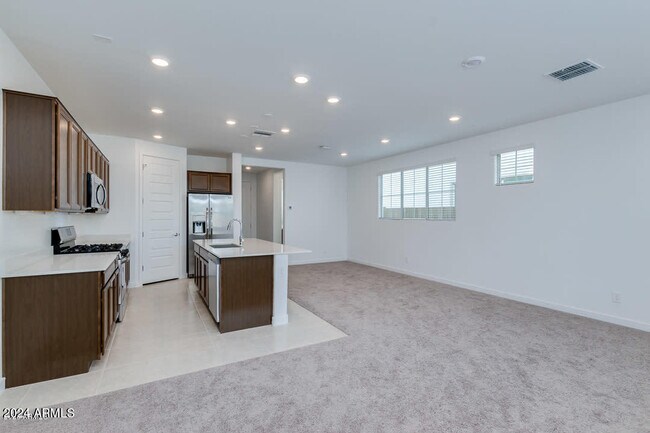 Building Photo - 1168 E Sabino Dr