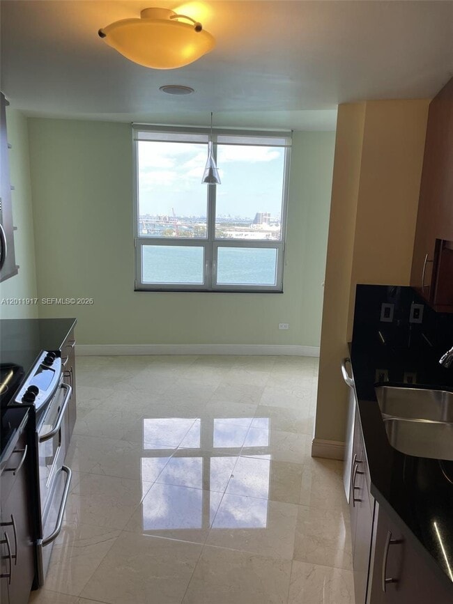 Building Photo - 848 Brickell Key Dr