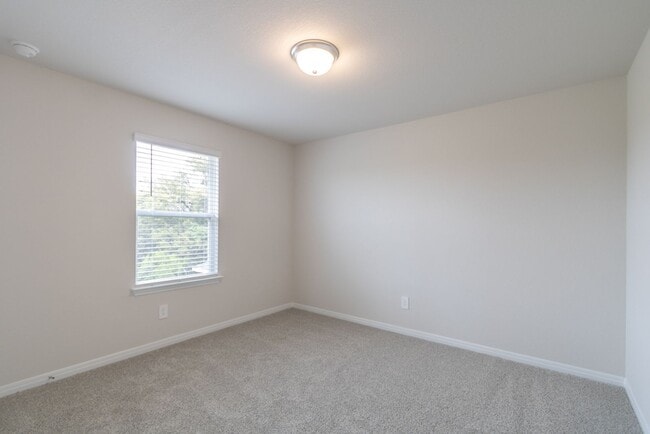 Building Photo - 544 View Dr