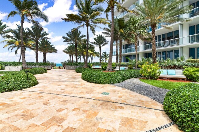 Building Photo - 6801 Collins Ave