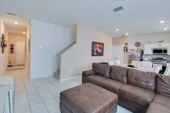 Building Photo - 8732 Sportsman Lp