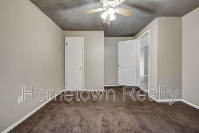 Building Photo - 1833 NE 51st St