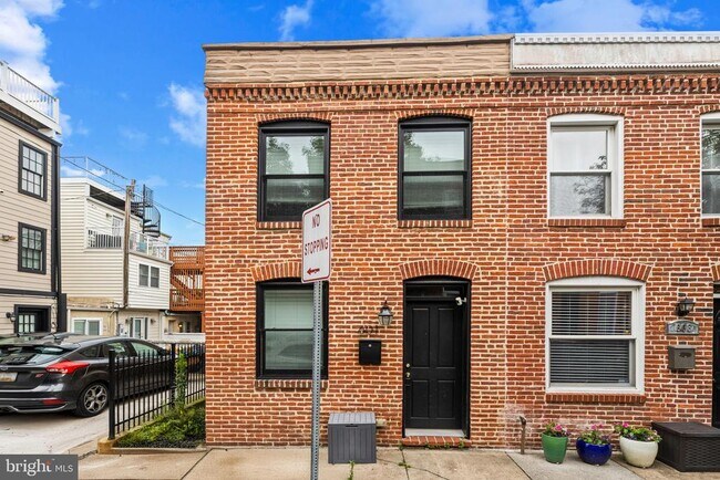 Building Photo - 601 S Rose St