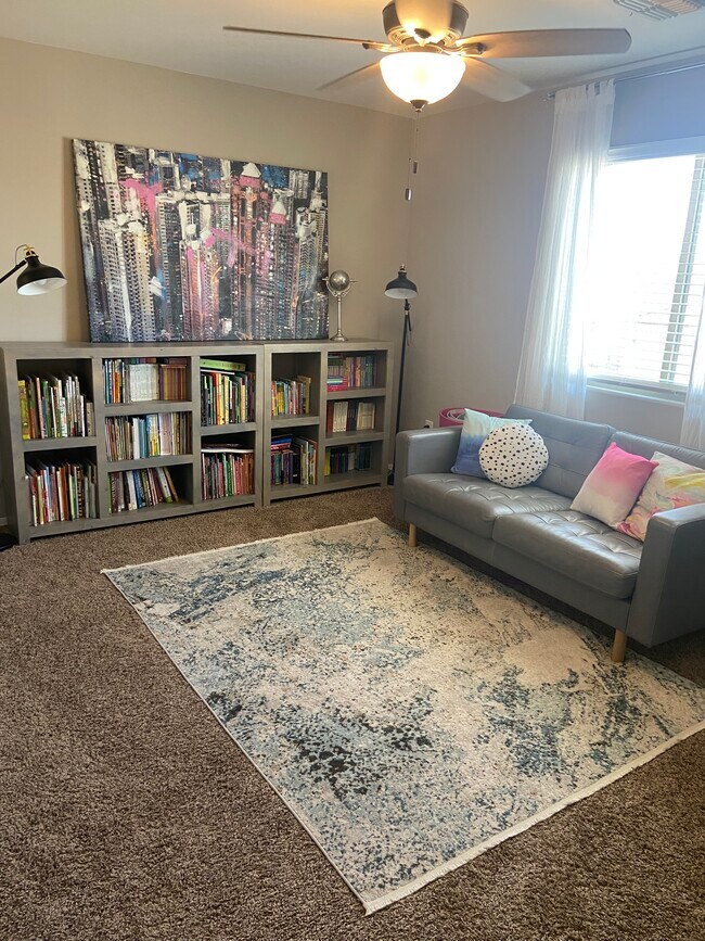 Building Photo - 9095 Blue Saguaro St