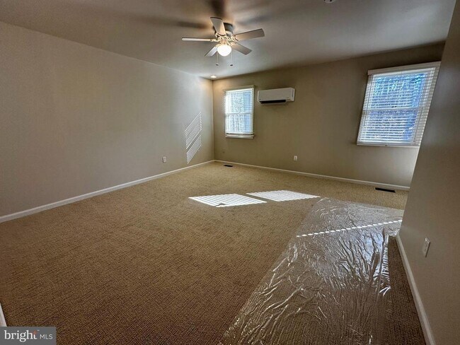 Building Photo - 18 Dundee Mews