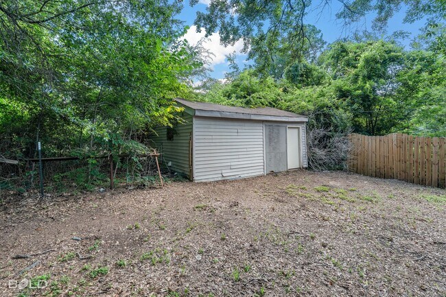 Building Photo - 3920 Huston St