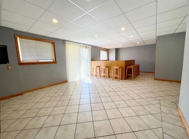 Building Photo - 1213 Tyler Ct