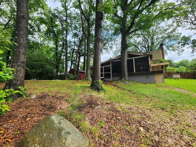 Building Photo - 1444 S Twin Lake Rd