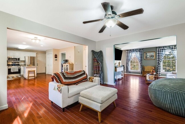 Building Photo - 1141 Decca Dr