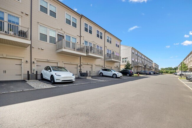 Building Photo - 11 Leahy Dr