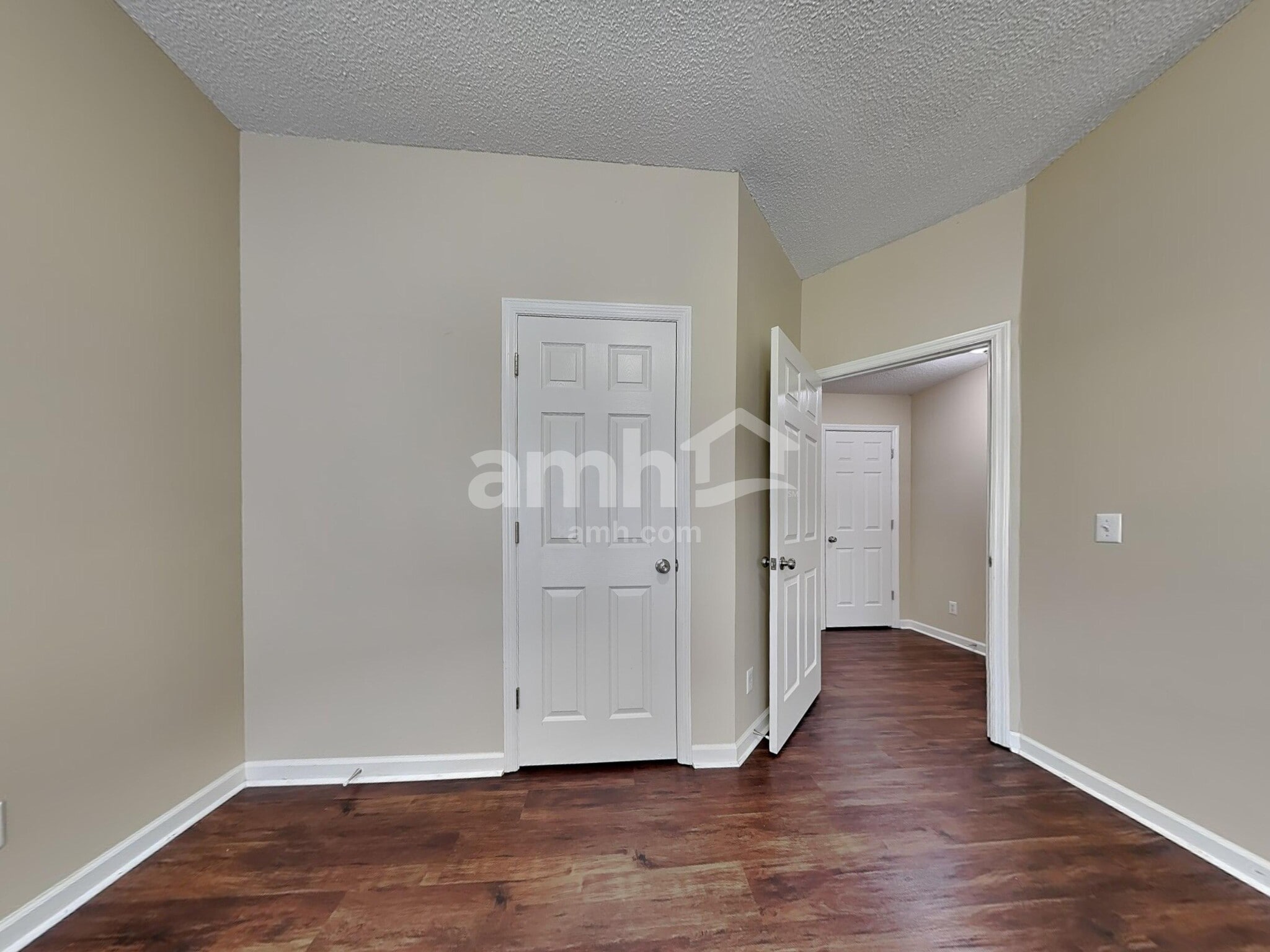 Building Photo - 102 Kathryns Ct