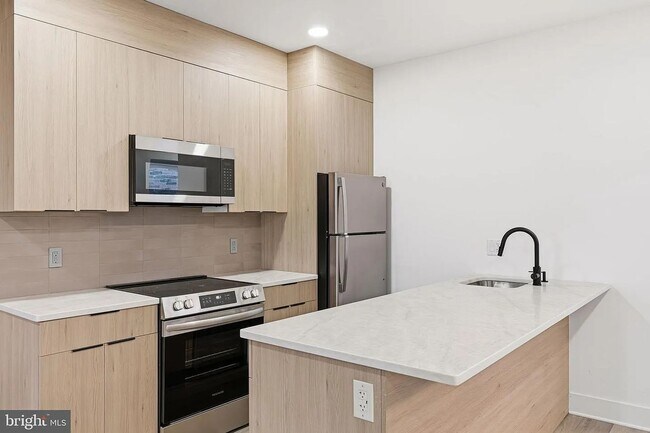 Building Photo - 1502 S 52nd St