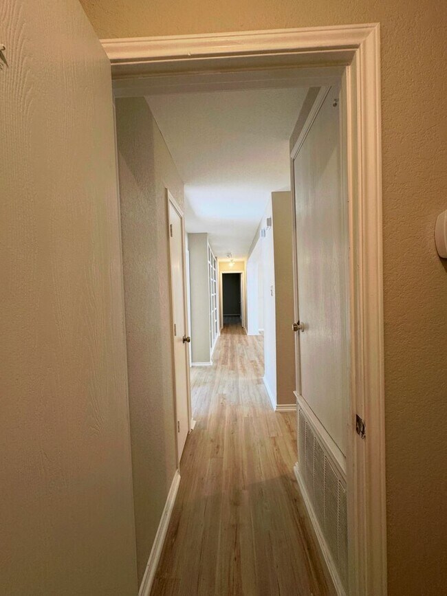 Building Photo - NEW PAINT, FLOORING, APPLIANCES & ROOF  | ...