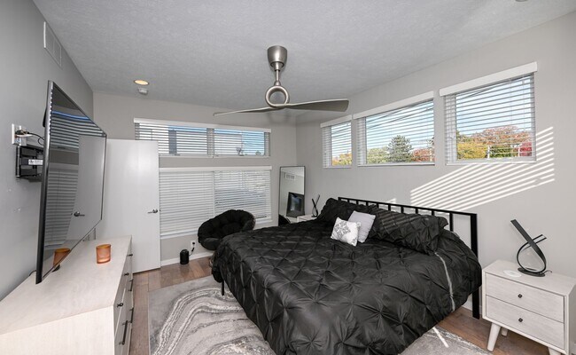 Building Photo - 18875 Riversouth Terrace