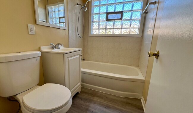 Building Photo - 9106 S Halsted St