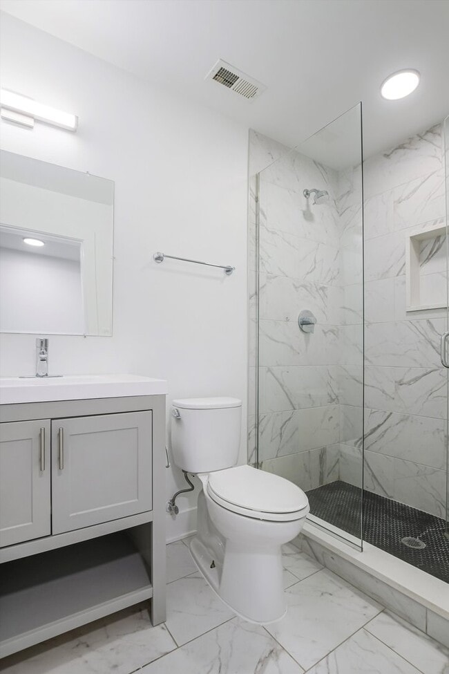 Building Photo - 2316 W Augusta Blvd