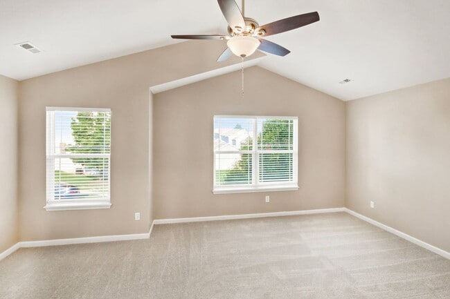 Building Photo - 404 Willott Square Dr