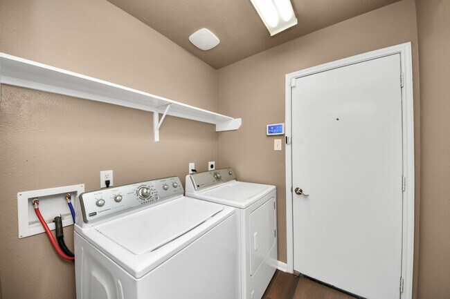 Building Photo - 6642 High Stone Ln