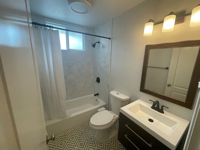 Building Photo - $3690 -- Charming, Centrally Located Singl...