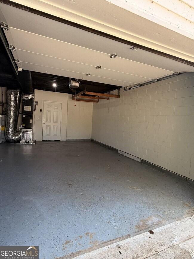 Building Photo - 640 Valerie Cir